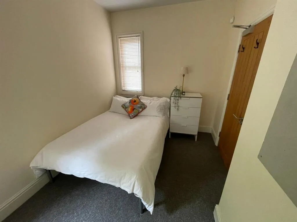 5 bedroom apartment for rent