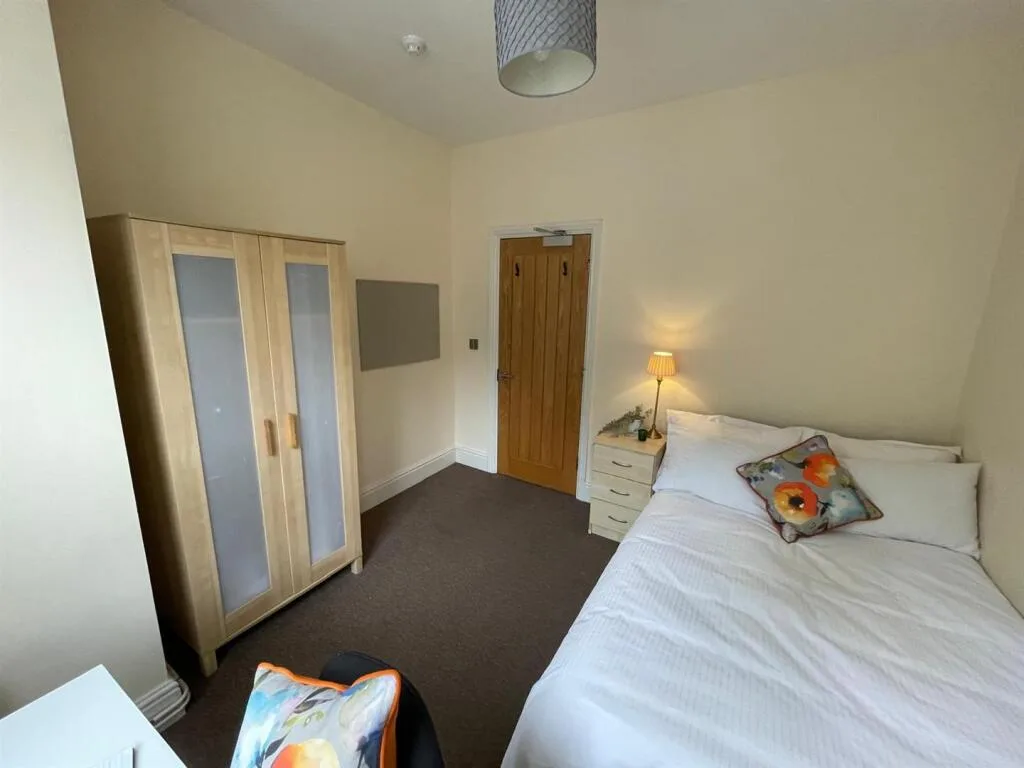 5 bedroom apartment for rent