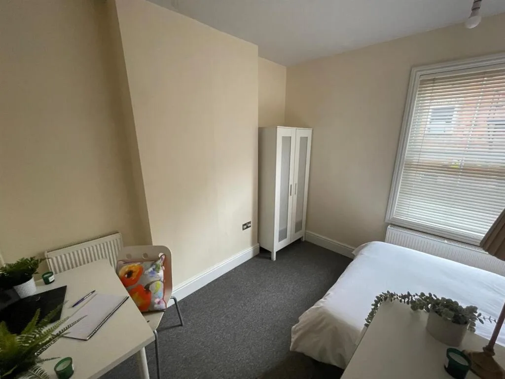 5 bedroom apartment for rent