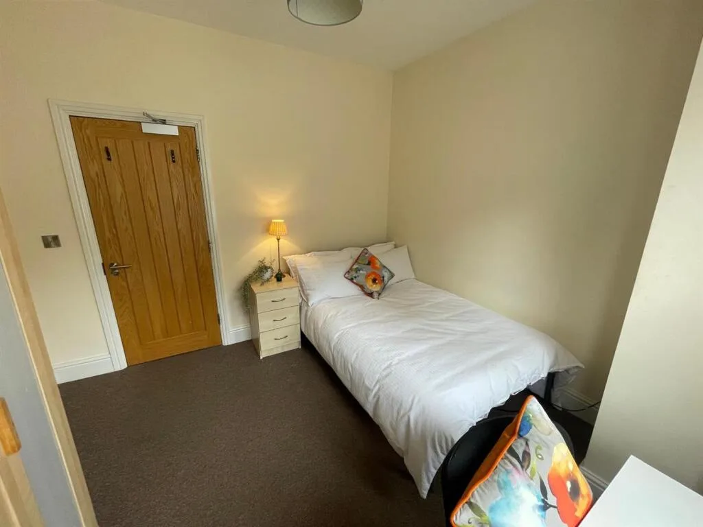 5 bedroom apartment for rent