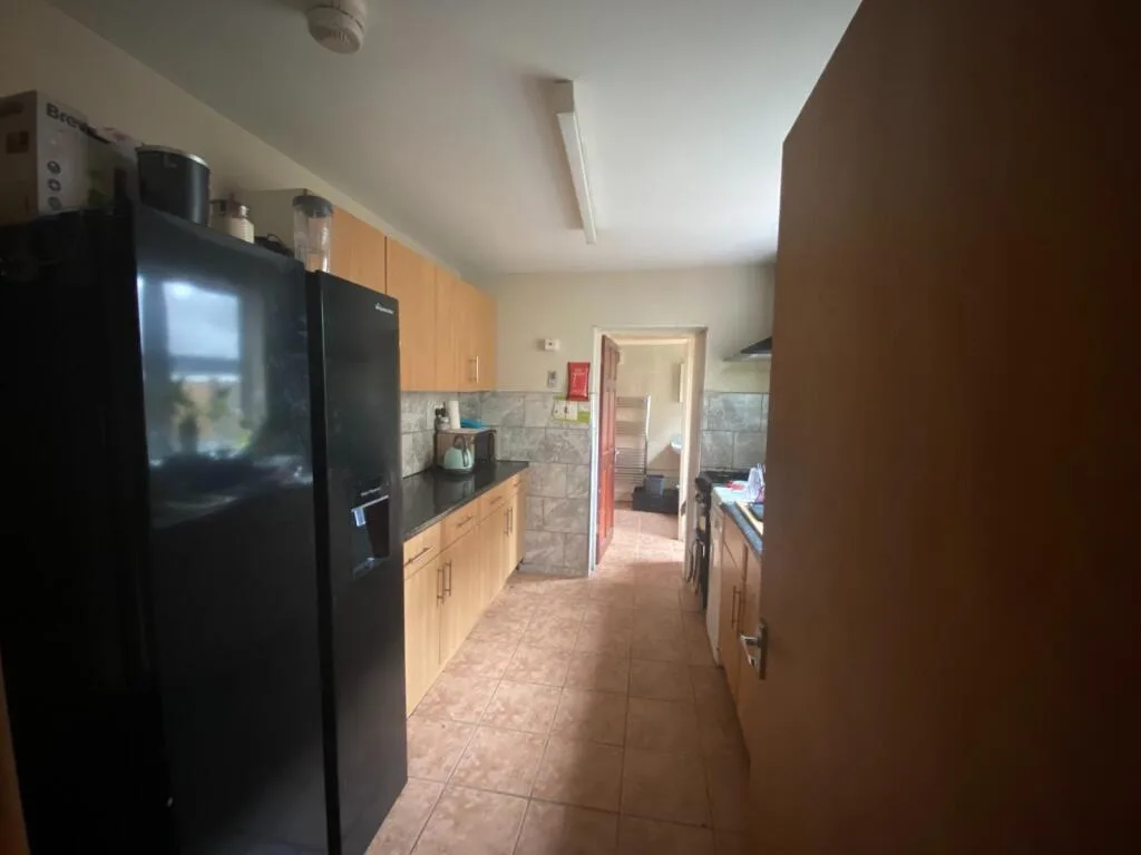 6 bedroom house for rent