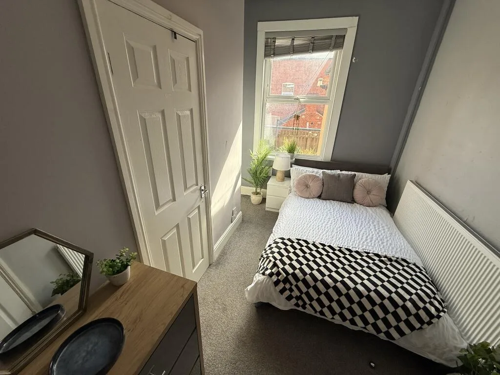 6 bedroom house for rent