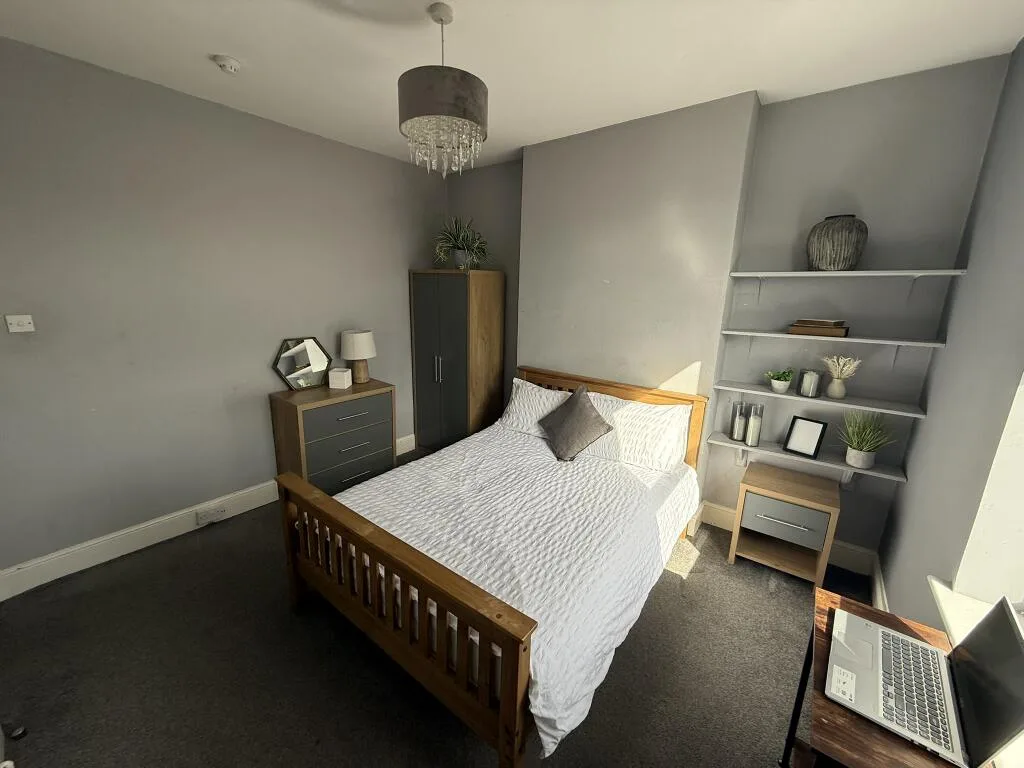 6 bedroom house for rent