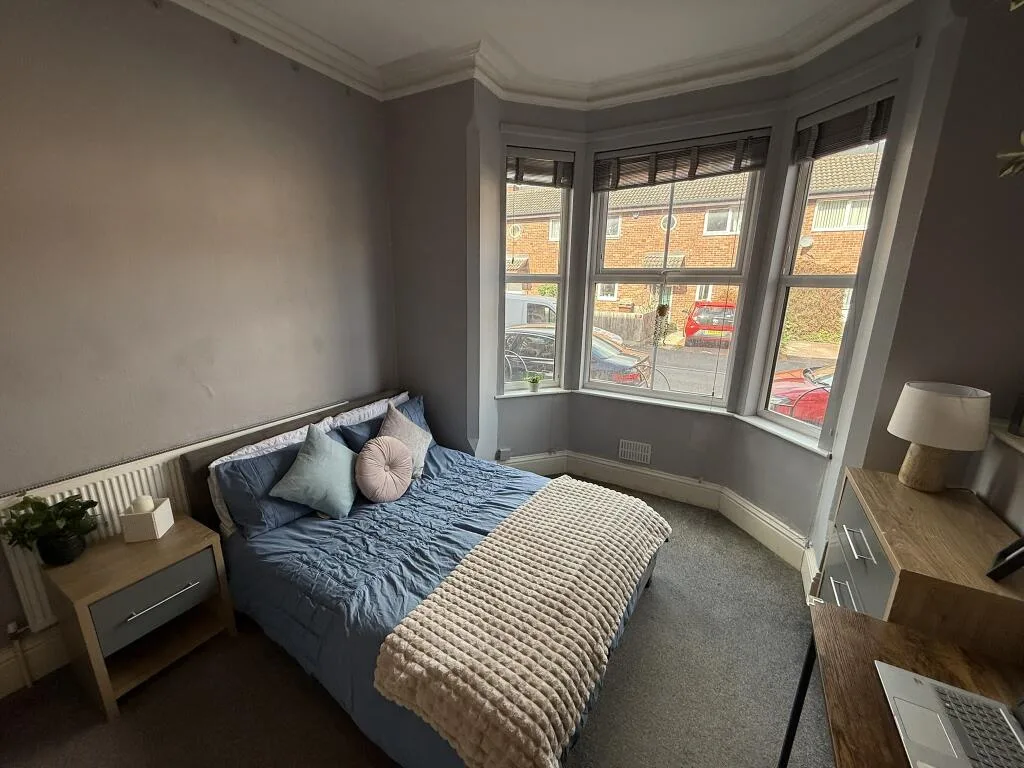 6 bedroom house for rent