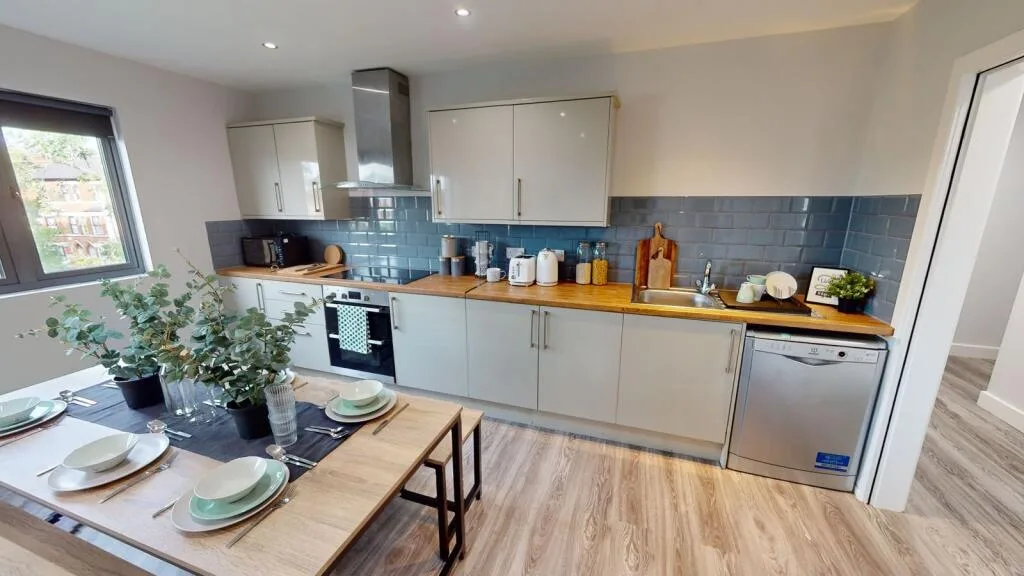 6 bedroom flat for rent