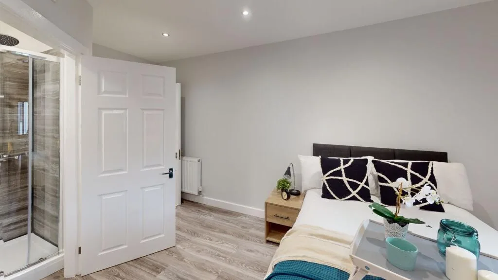 6 bedroom flat for rent