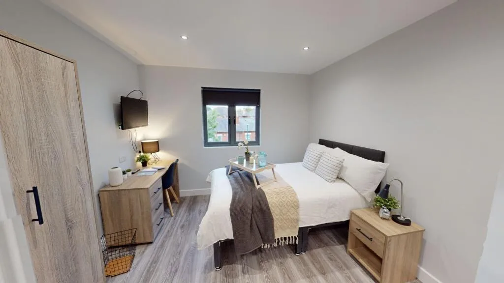 6 bedroom flat for rent