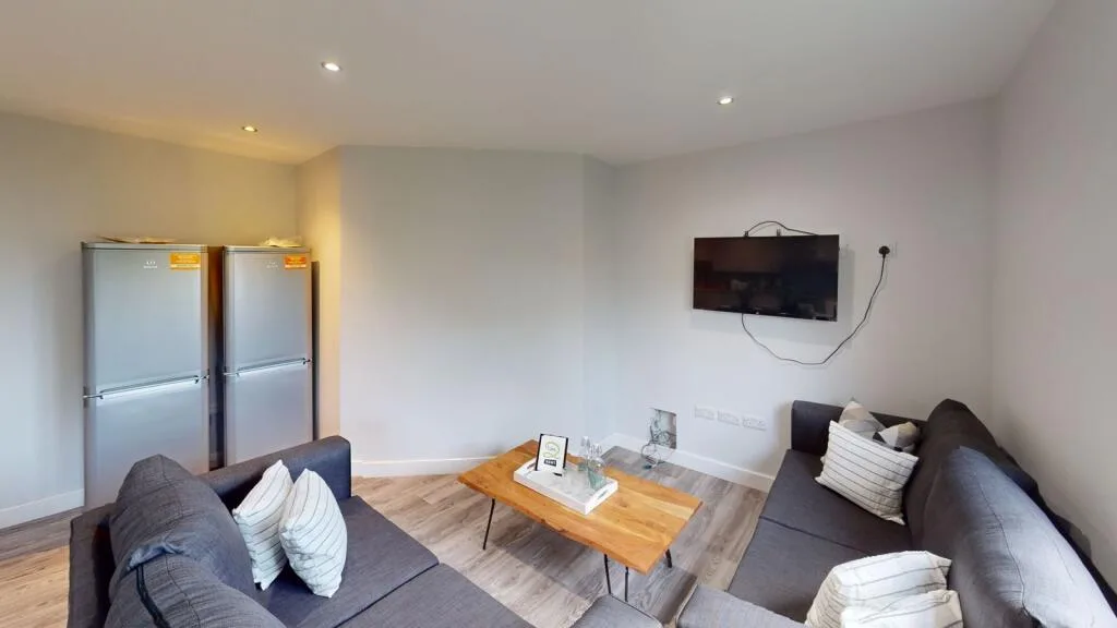 6 bedroom flat for rent