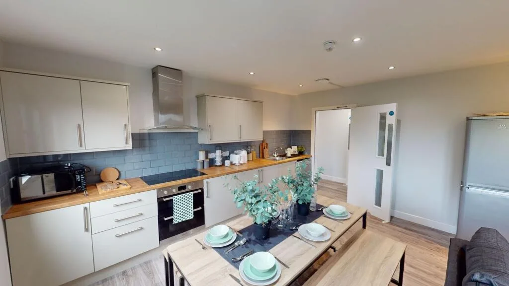 6 bedroom flat for rent