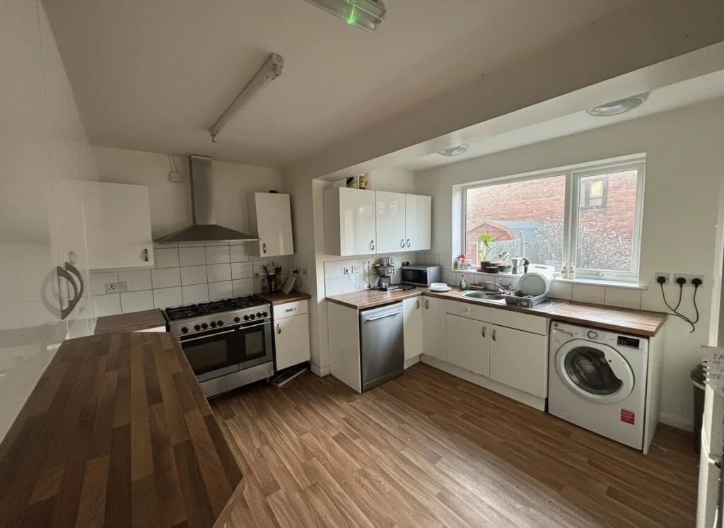 6 bedroom terraced house for rent