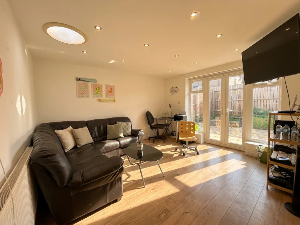 6 bedroom house for rent