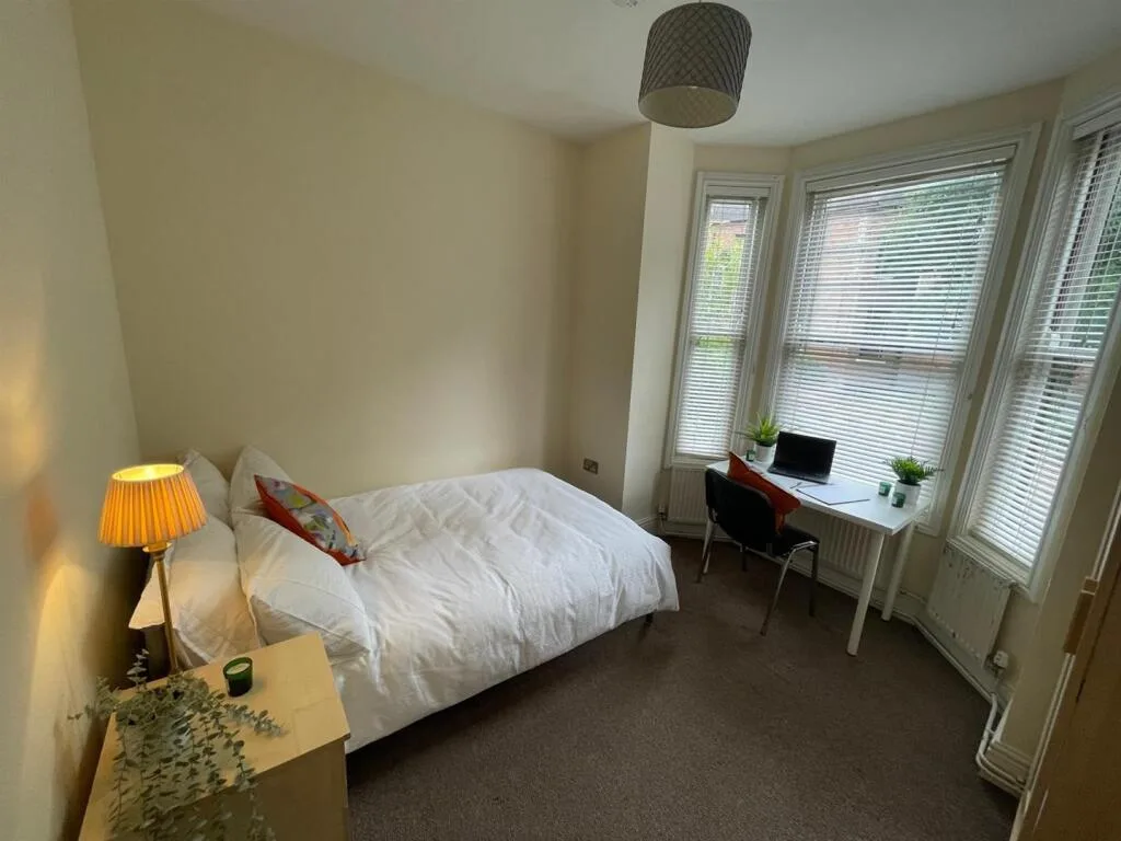 6 bedroom apartment for rent