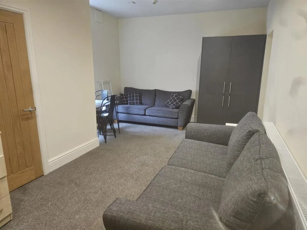 6 bedroom apartment for rent