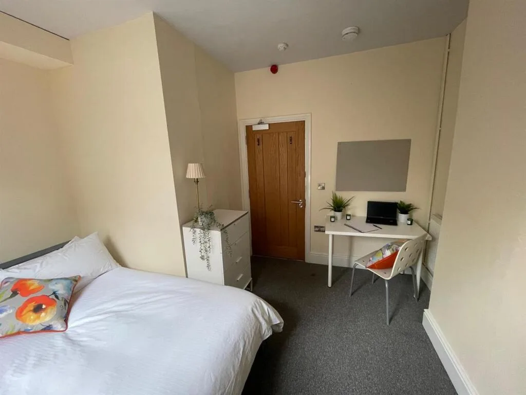 6 bedroom apartment for rent