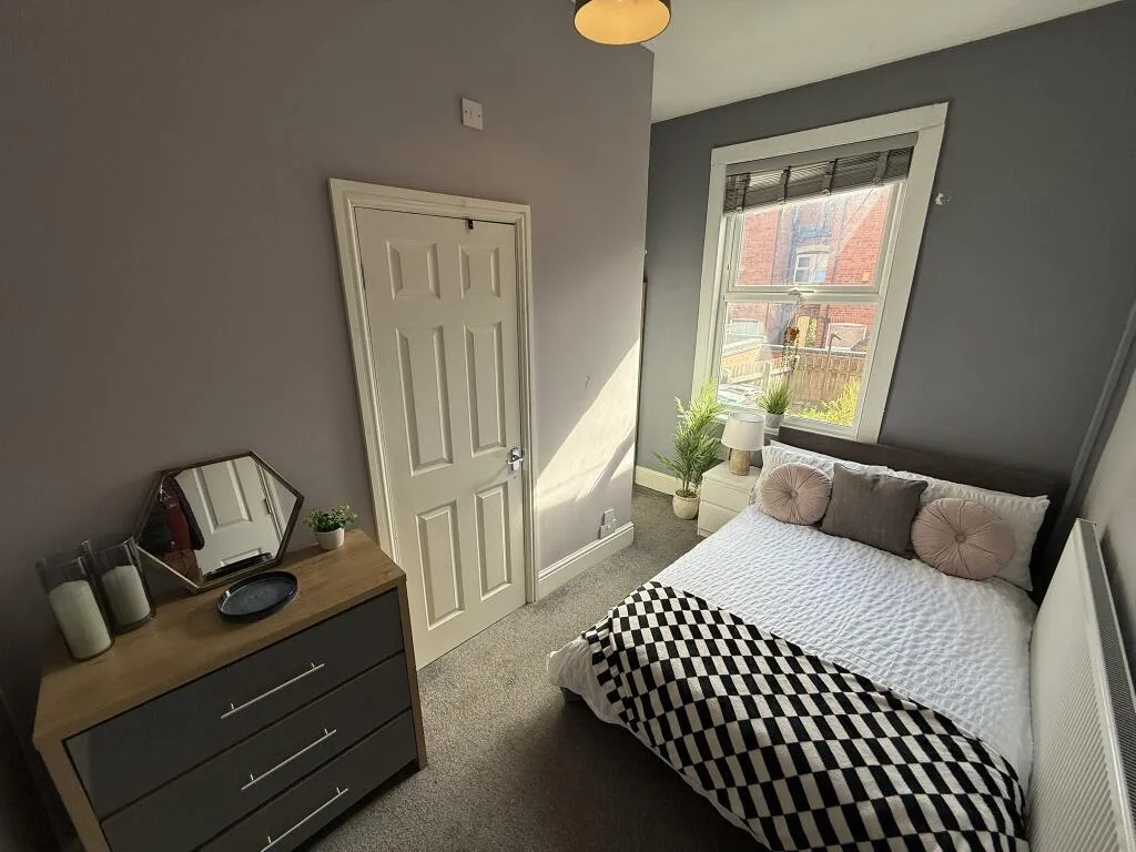 6 bedroom house for rent