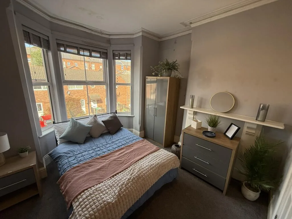 6 bedroom house for rent