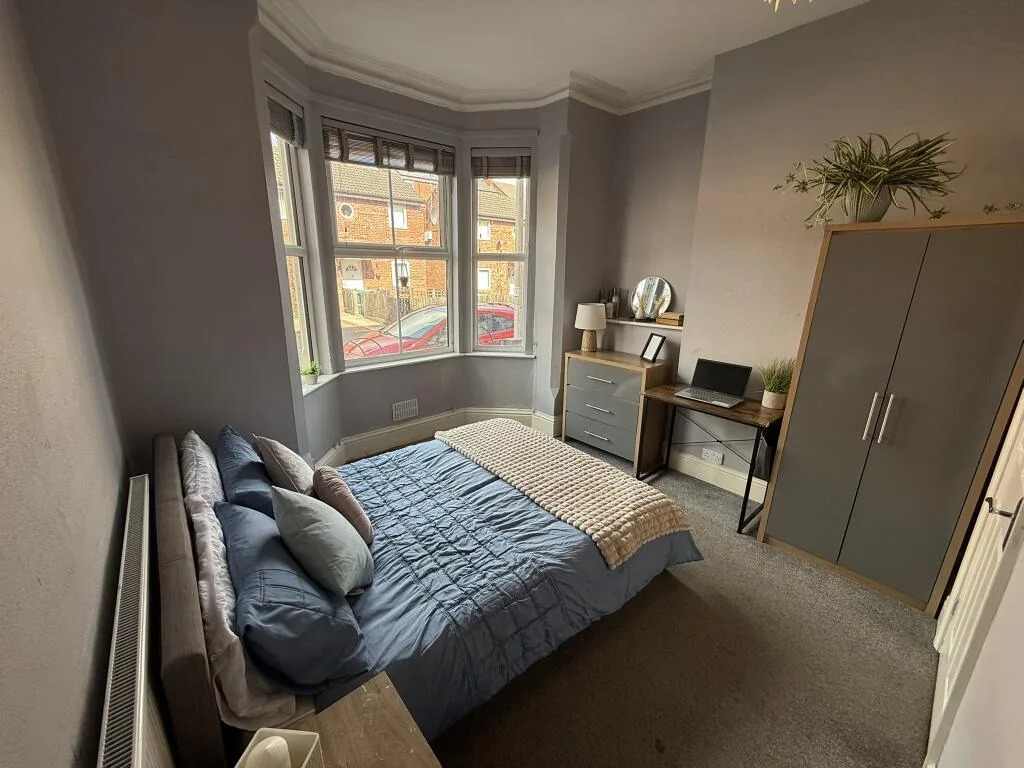 6 bedroom house for rent