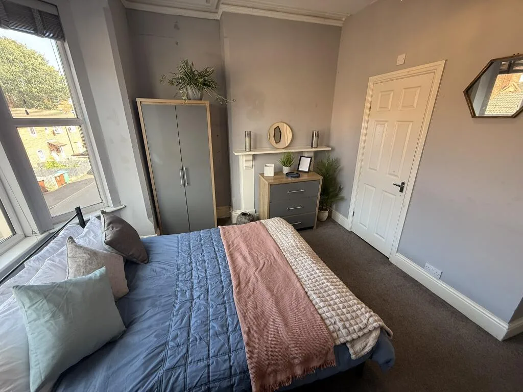 6 bedroom house for rent