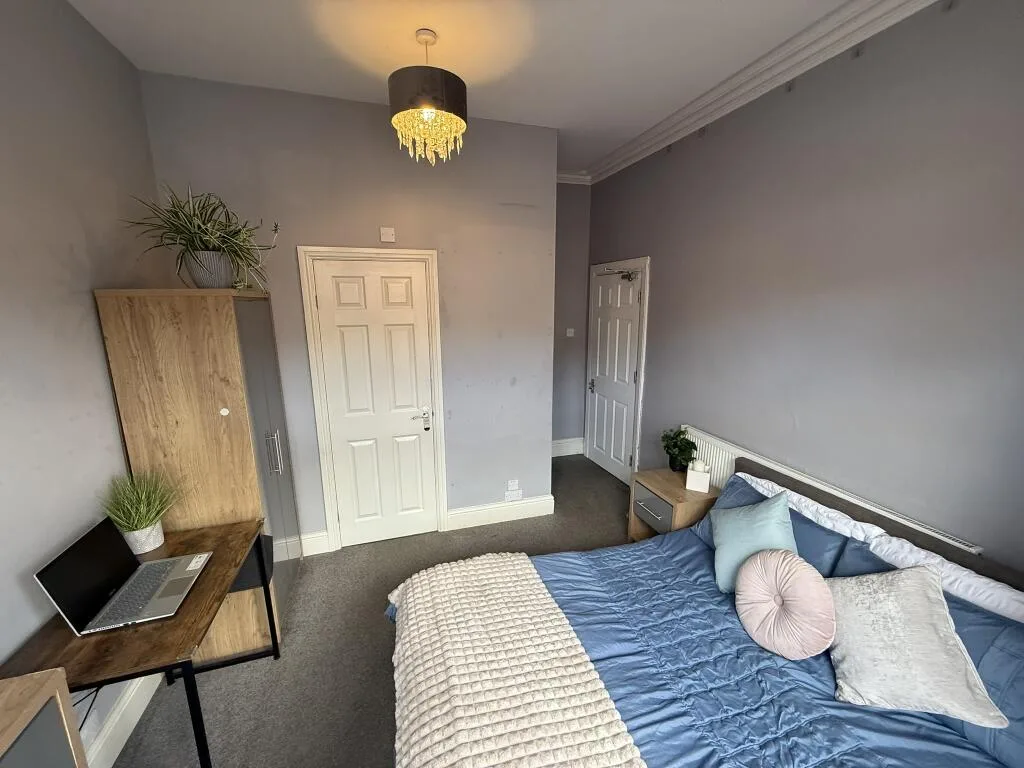 6 bedroom house for rent