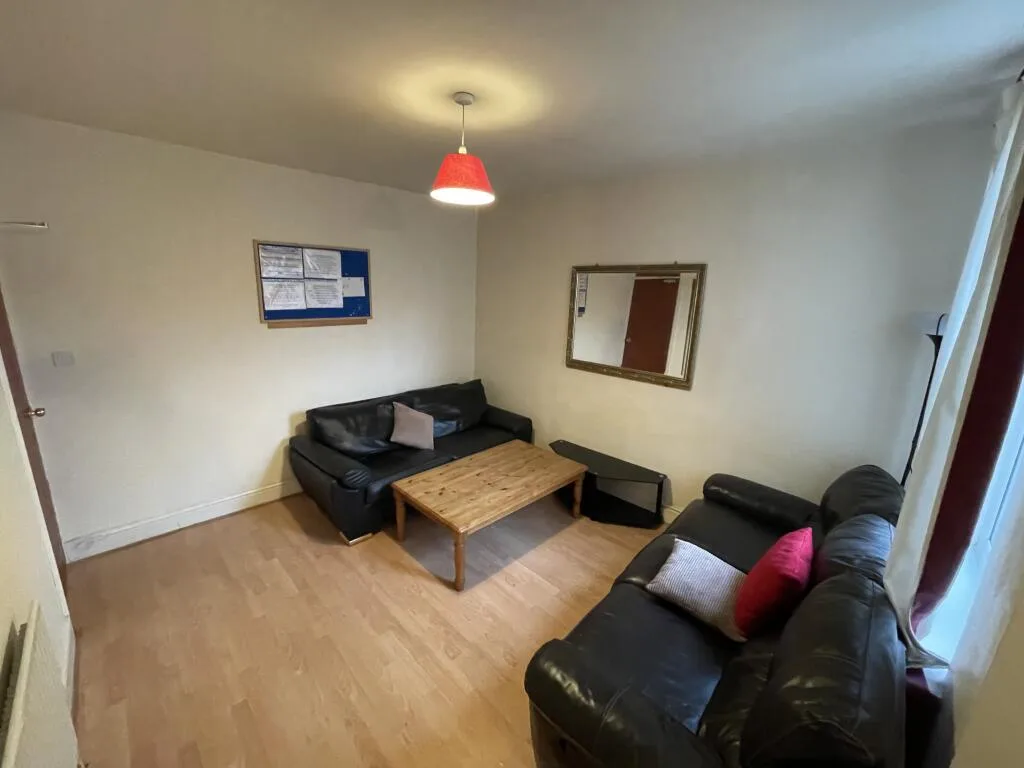 6 bedroom house for rent