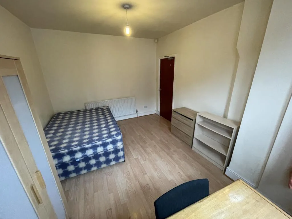 6 bedroom house for rent