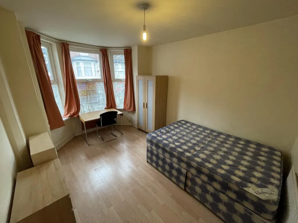 6 bedroom house for rent