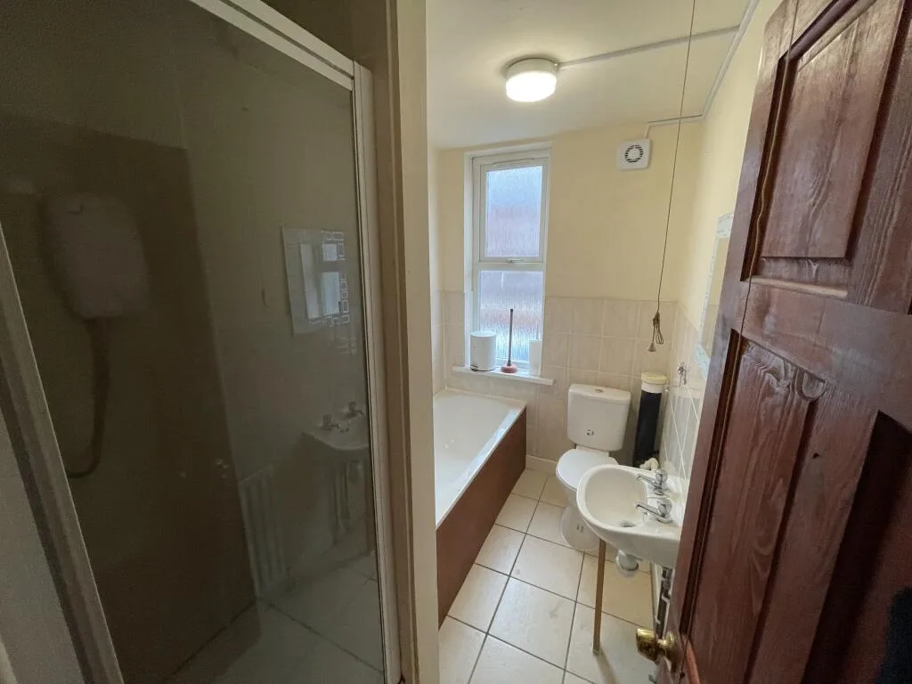 6 bedroom house for rent
