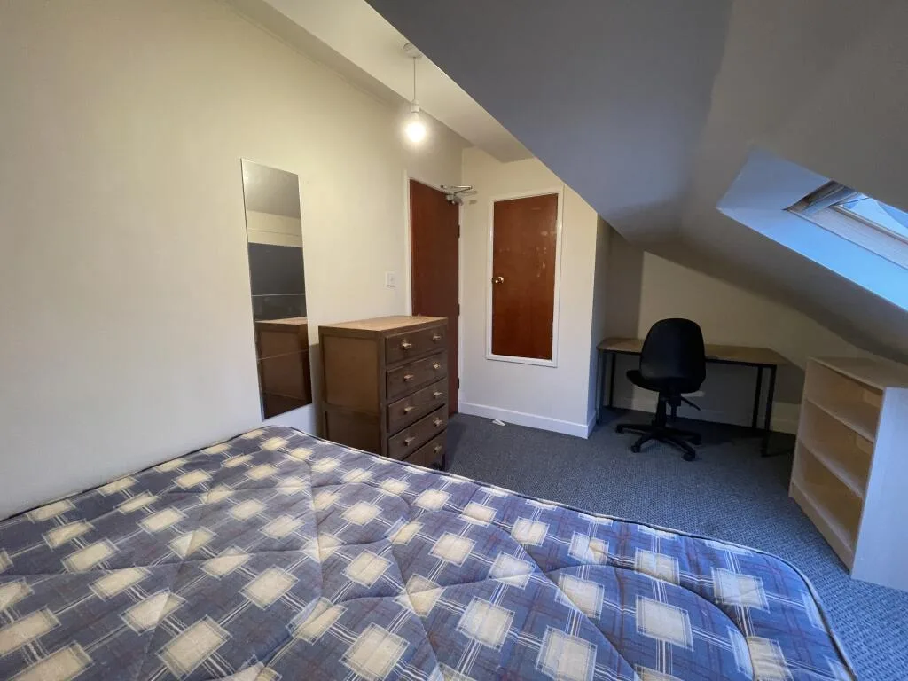 6 bedroom house for rent