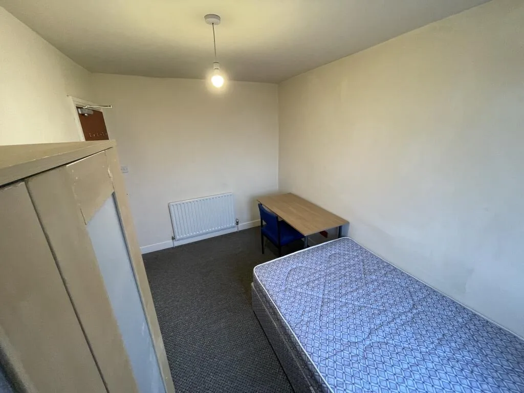 6 bedroom house for rent