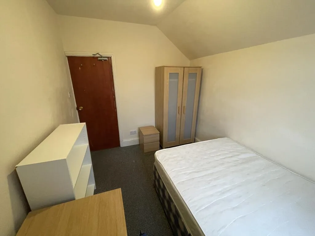 6 bedroom house for rent