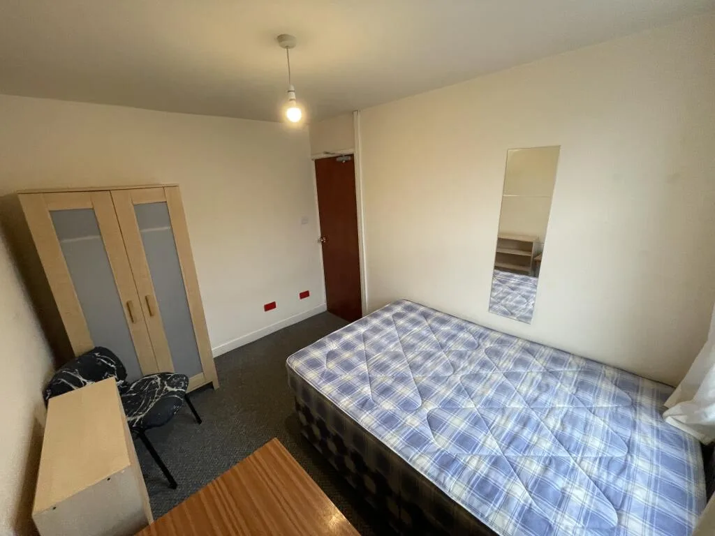 6 bedroom house for rent