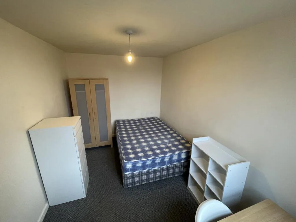 6 bedroom house for rent