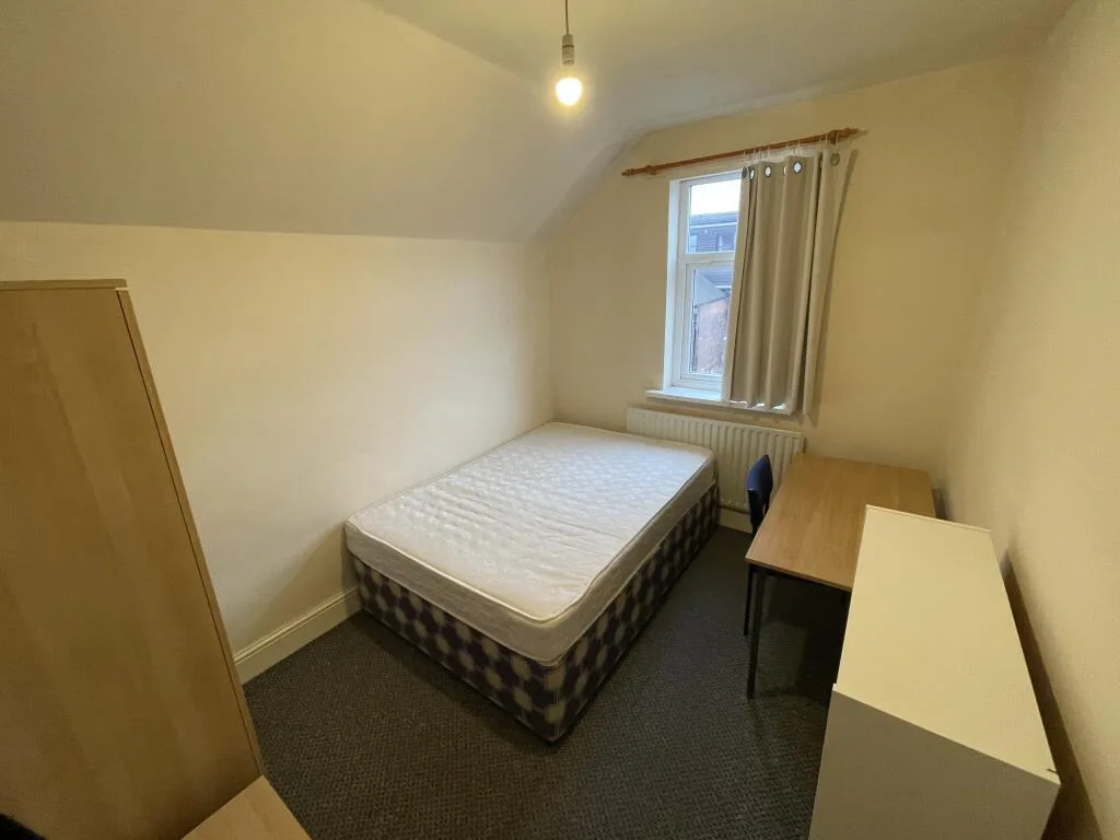 6 bedroom house for rent