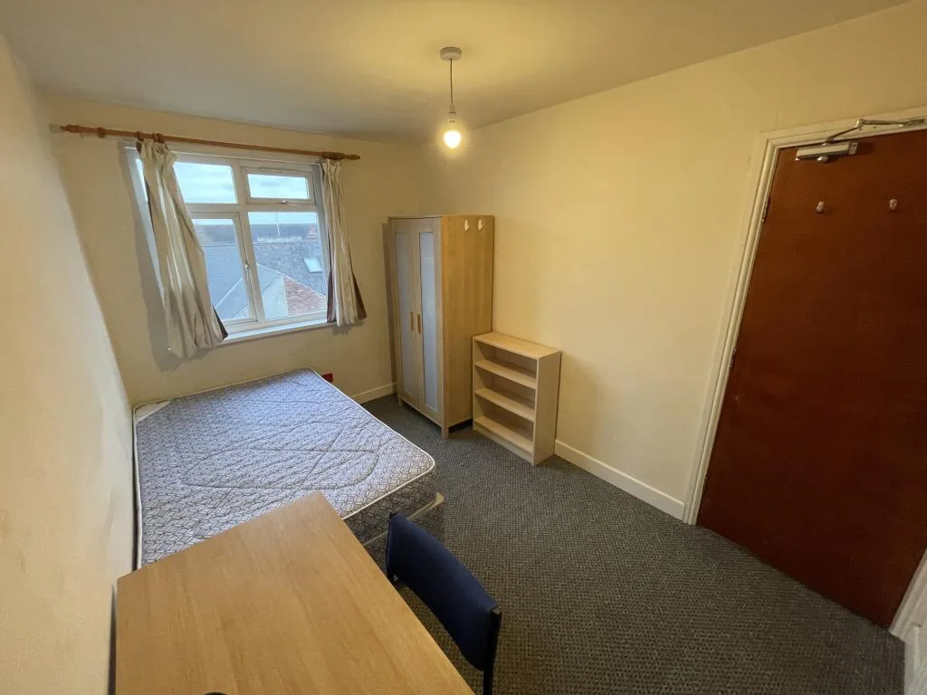6 bedroom house for rent
