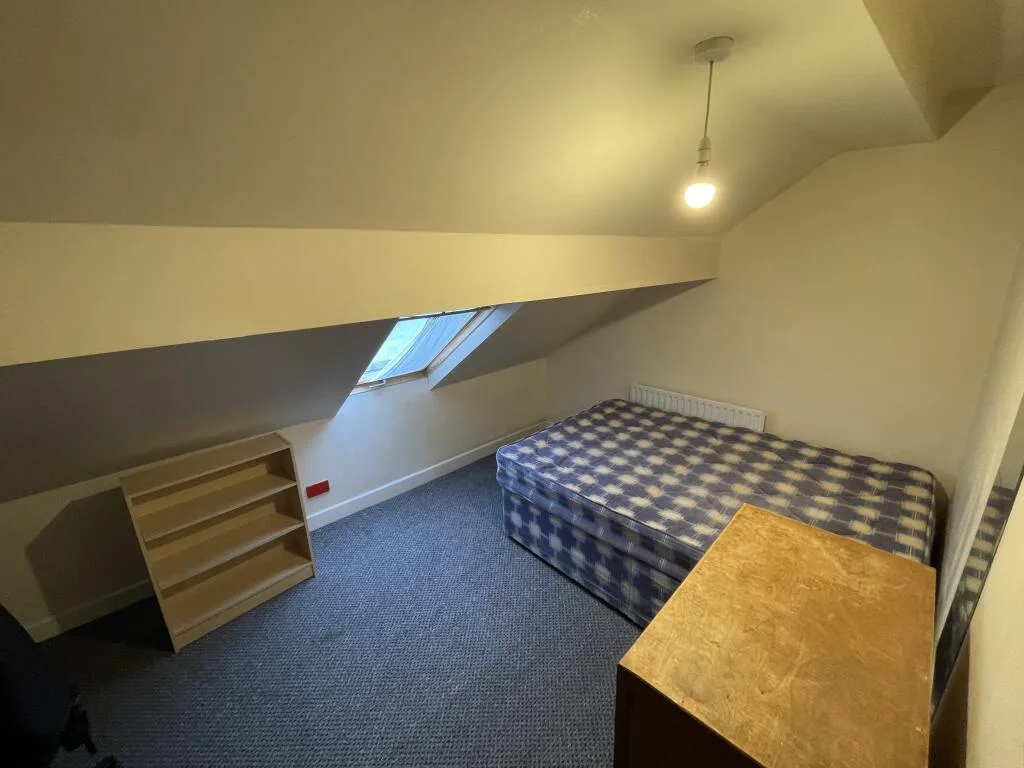 6 bedroom house for rent