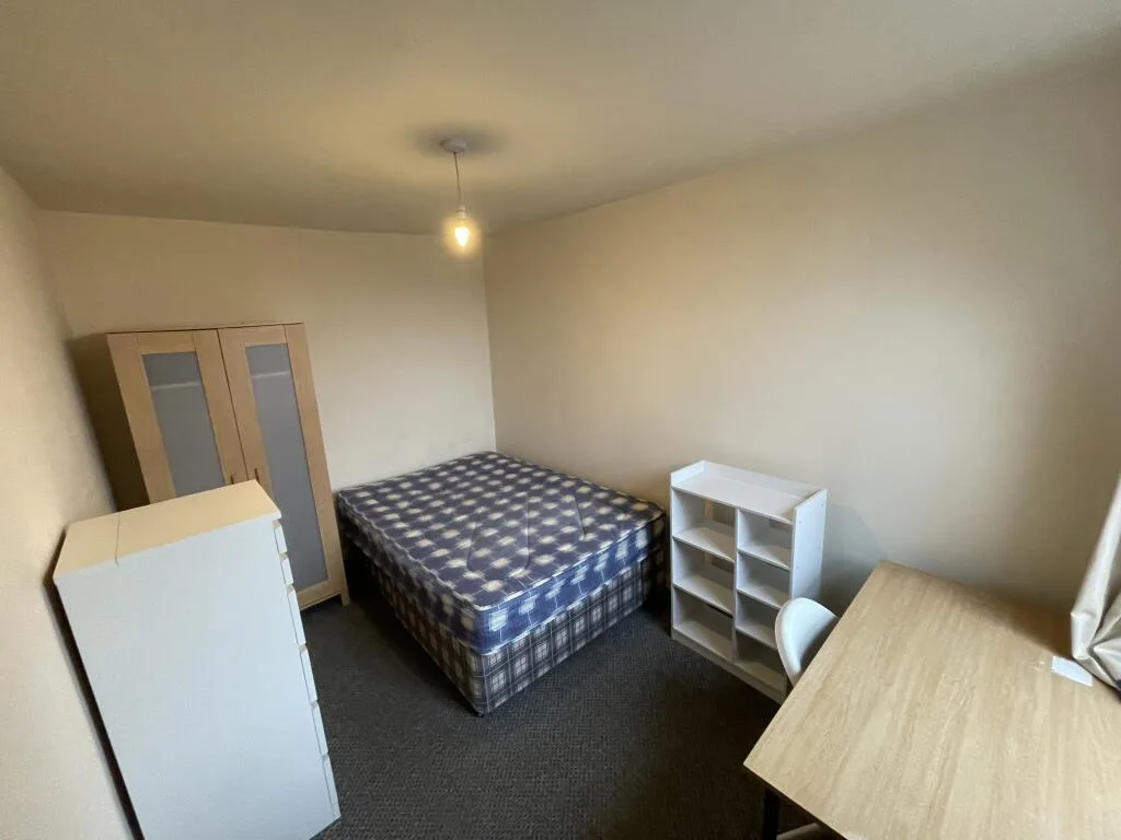 6 bedroom house for rent