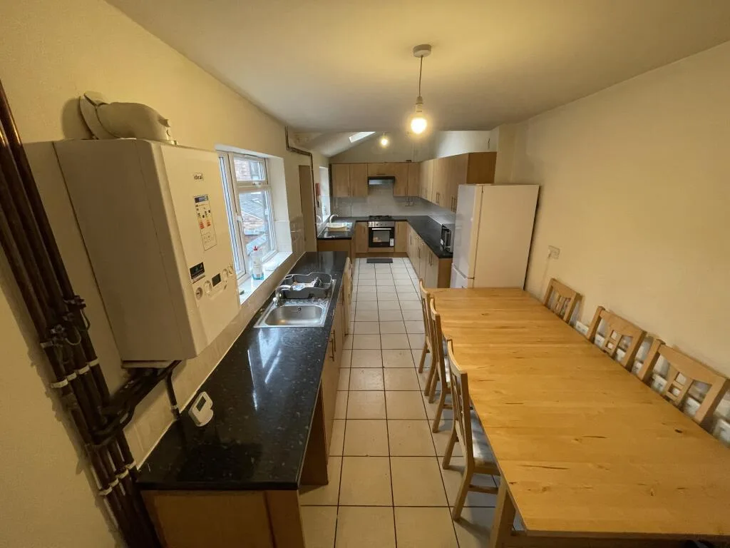 6 bedroom house for rent