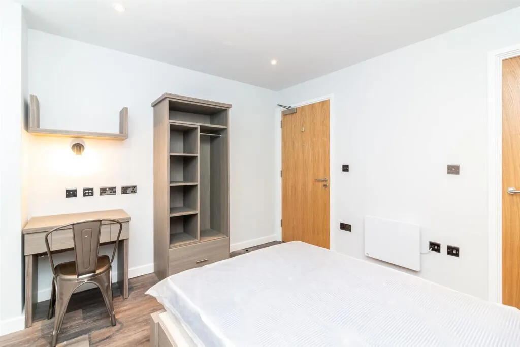 6 bedroom apartment for rent