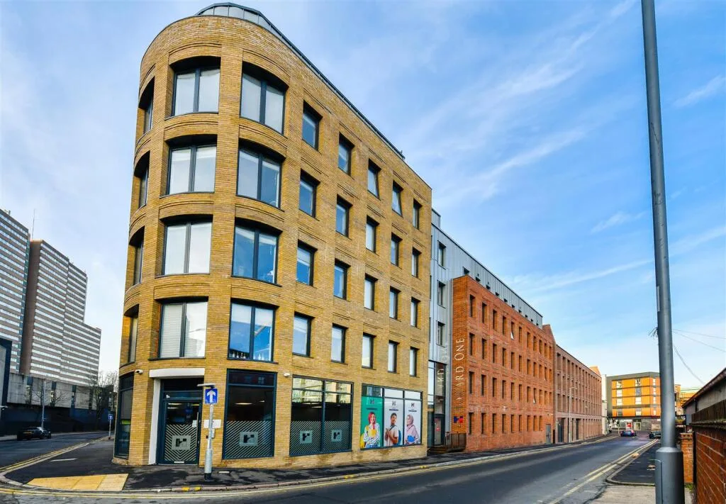 6 bedroom apartment for rent