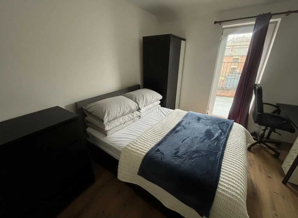 6 bedroom house for rent