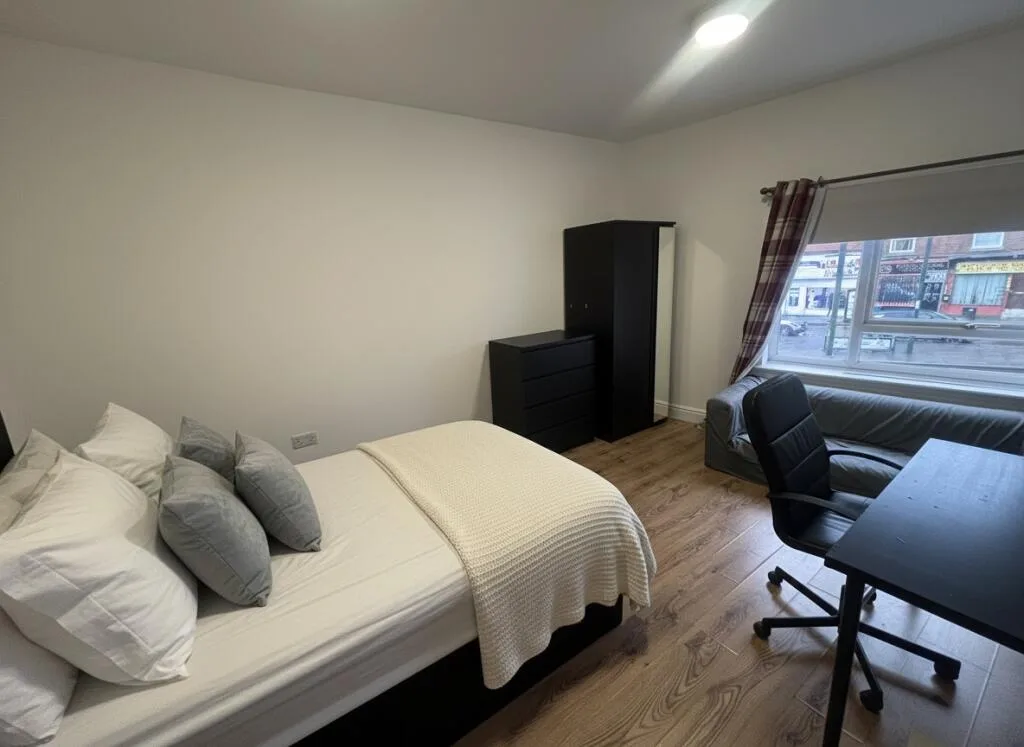 6 bedroom house for rent
