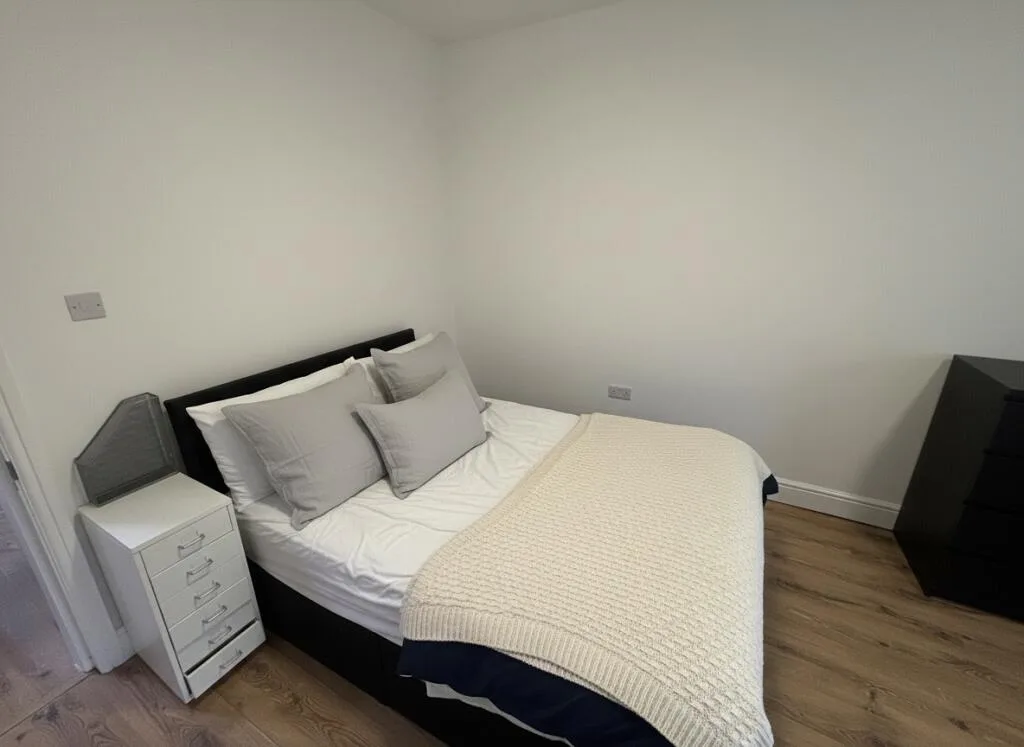 6 bedroom house for rent