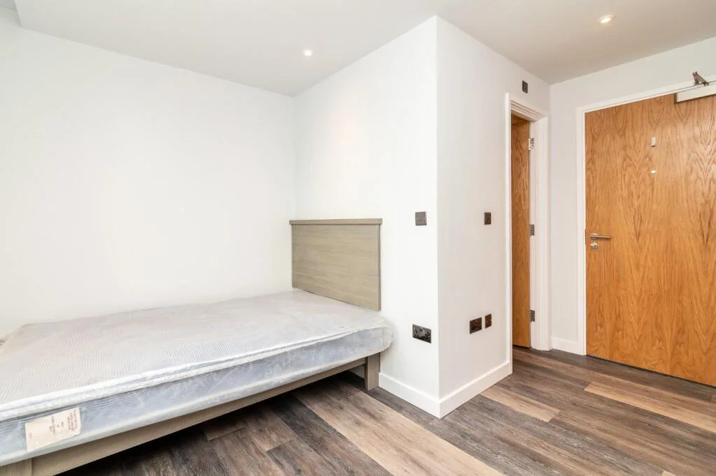 6 bedroom apartment for rent