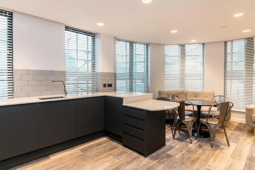 6 bedroom apartment for rent