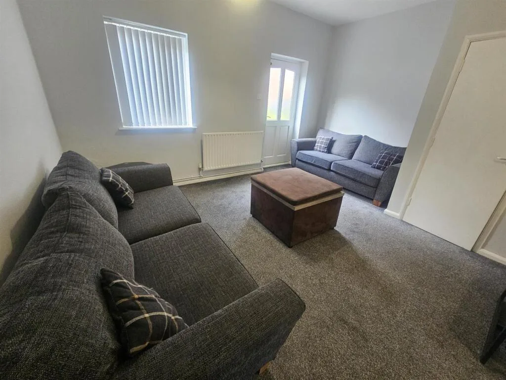 6 bedroom terraced house for rent
