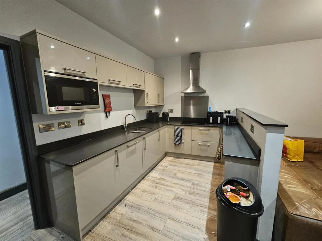 6 bedroom apartment for rent