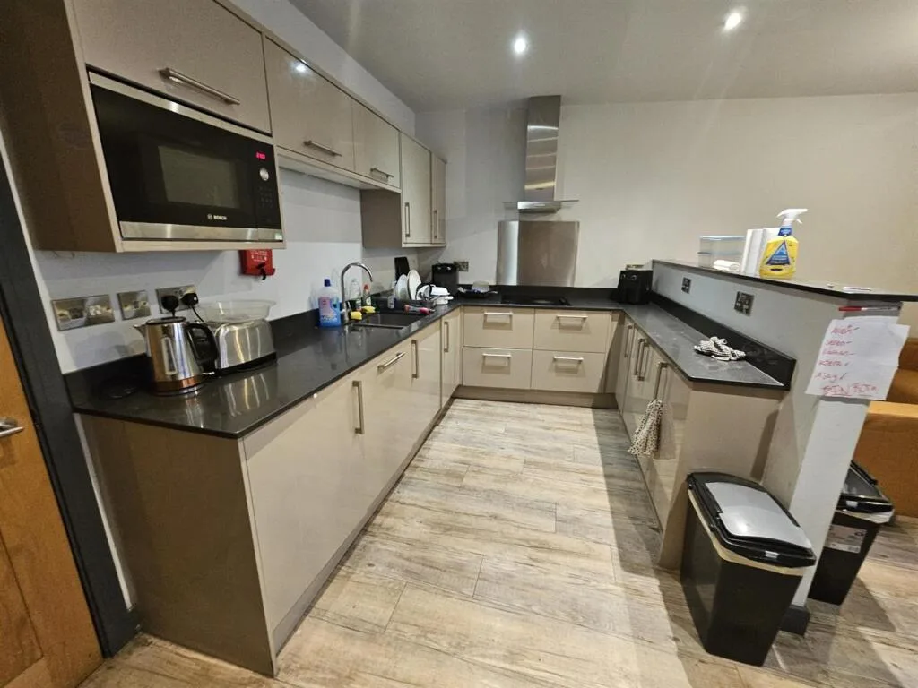 6 bedroom apartment for rent