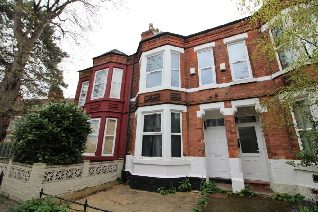 6 bedroom house for rent