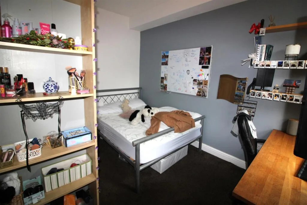 6 bedroom house for rent