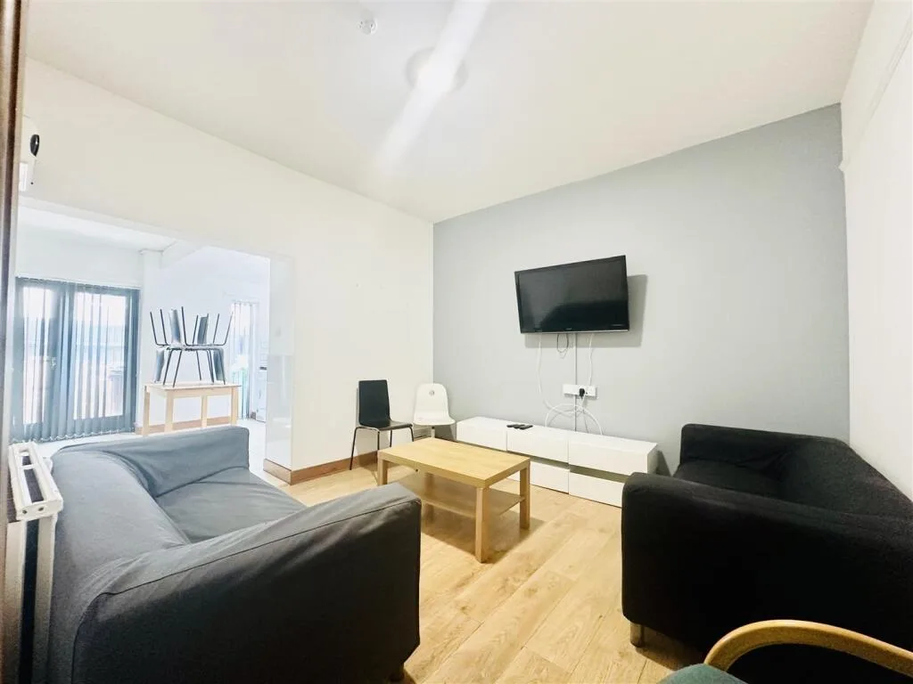 6 bedroom house for rent